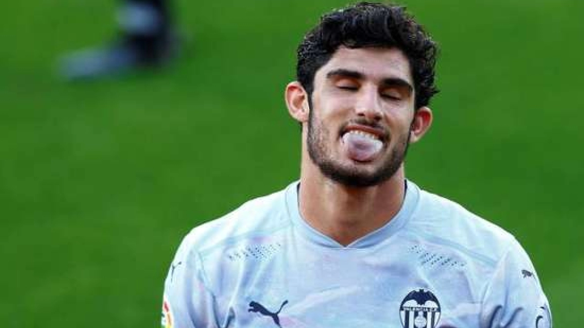 Se agota la paciencia de Valencia con Guedes  / Besoccer.com