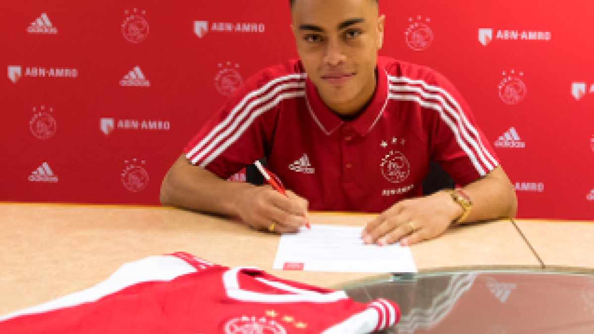 El fichaje de Sergiño Dest: por fin el Fútbol Club Barcelona por el buen camino "Foto: Ajax Spanish"