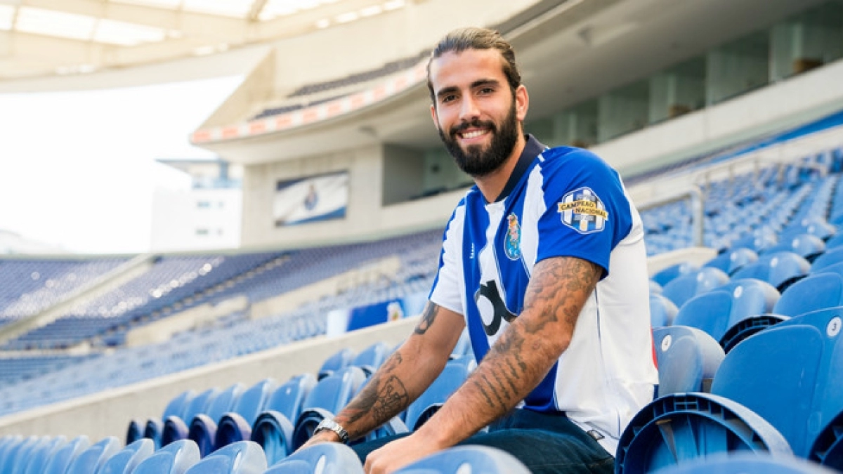 Sergio Oliveira, petición de José Mourinho a la Roma / FCporto.pt