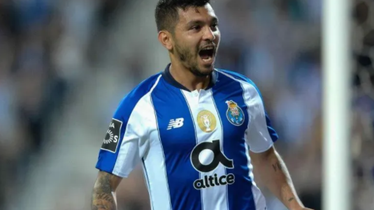 El fichaje de Tecatito Corona por el Sevilla FC ya es una realidad "Foto: SportClub"