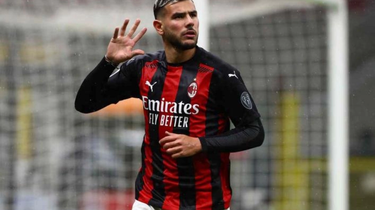 Theo Hernández no se mueve del Milán / Elintra.com