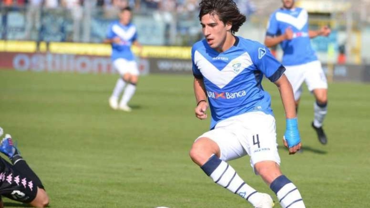 Tonali se le escapa al Barcelona / Besoccer.com