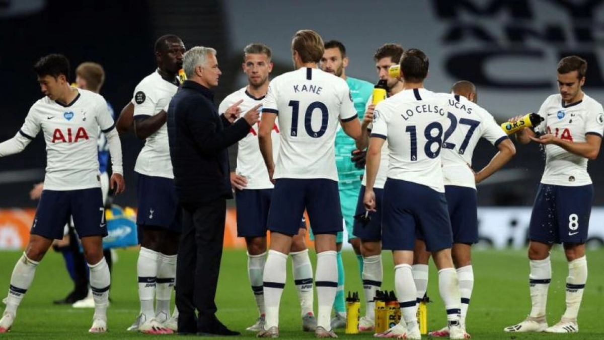Mourinho quiere desprenderse de uno de sus laterales. Foto: football.london