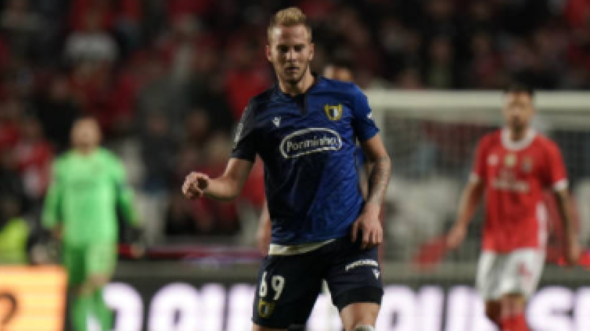 "Uros Racic gana enteros para seguir en el Valencia. Foto: Getty Images"