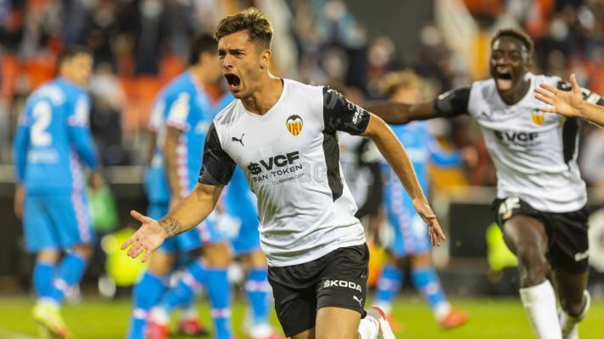 El Valencia hará efectiva la opción de compra de Hugo Duro