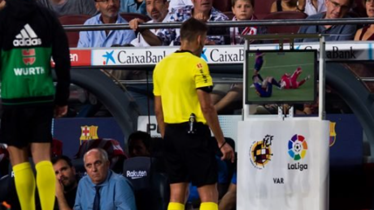 El VAR sigue sin aportar nada distinto "Foto: OK Diario"