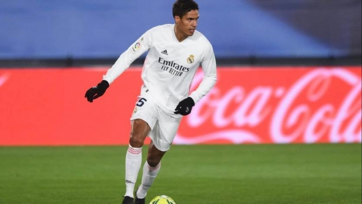Varane, Koundé y un tapado, las alternativas del United tras perder a Upamecano. Foto: tycsports.com