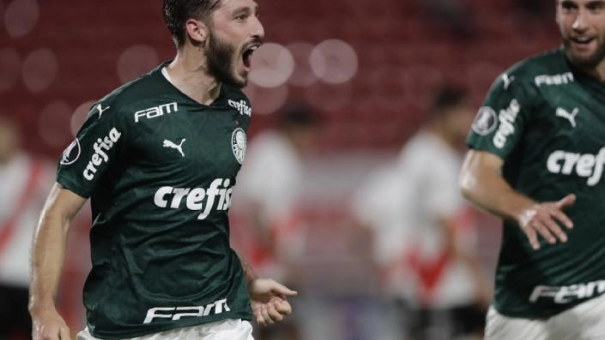 Los cuatro laterales que vigila el AC Milan para este mercado