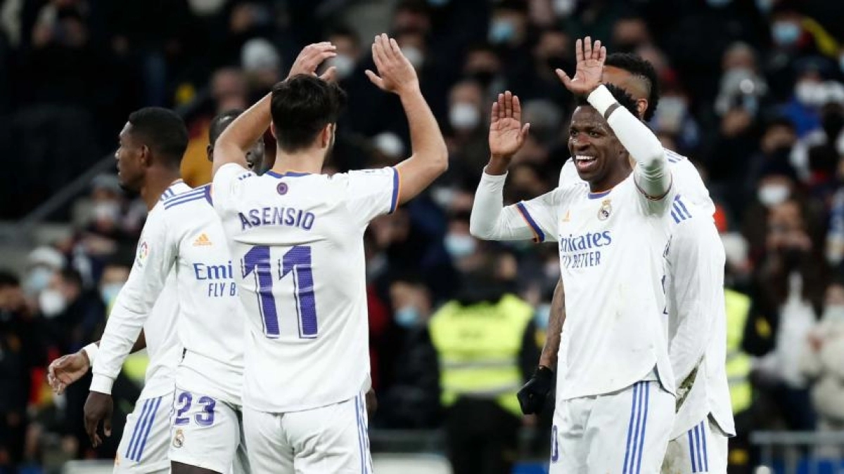 El Madrid tratará en verano las renovaciones de Vinicius y Asensio