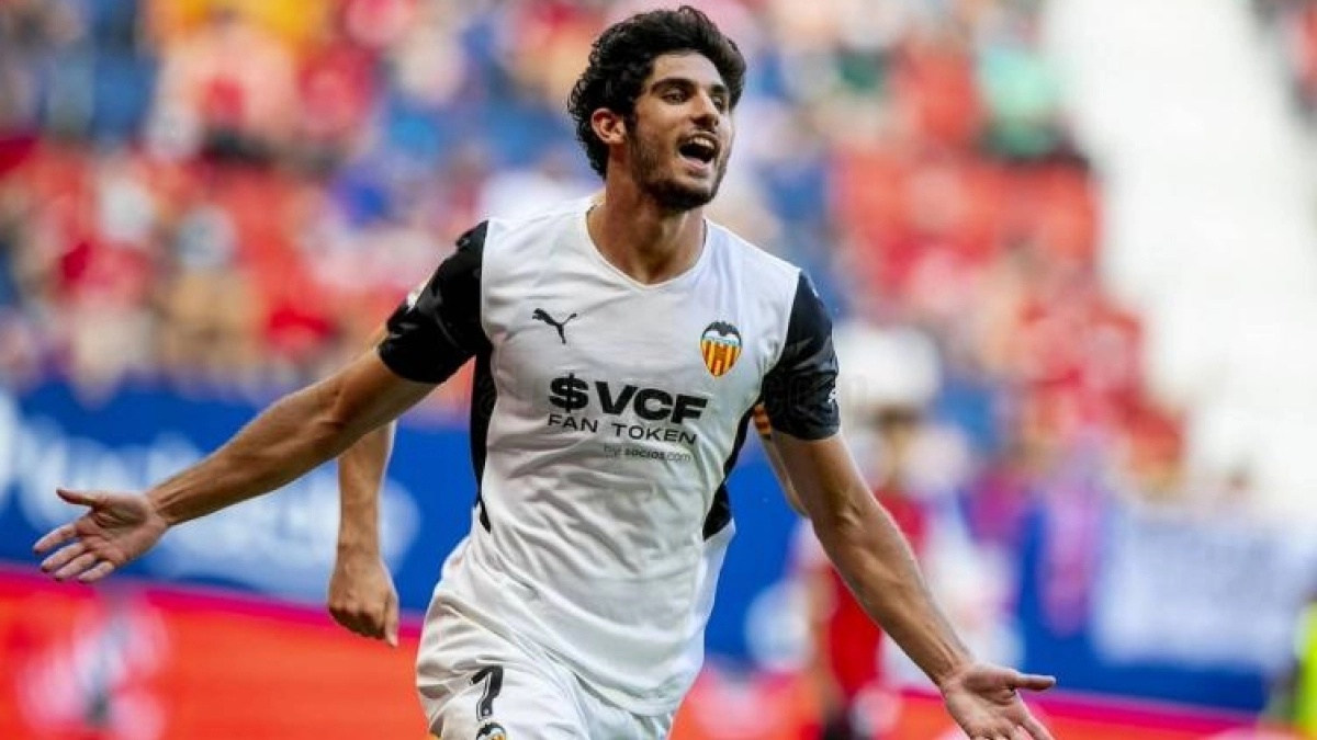 El club de la Premier que va con todo por Gonçalo Guedes en verano