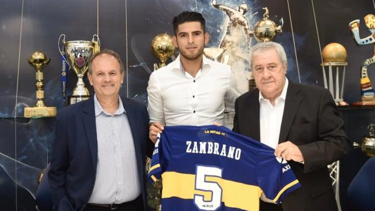 Zambranom presentado con el 5 a la espalda