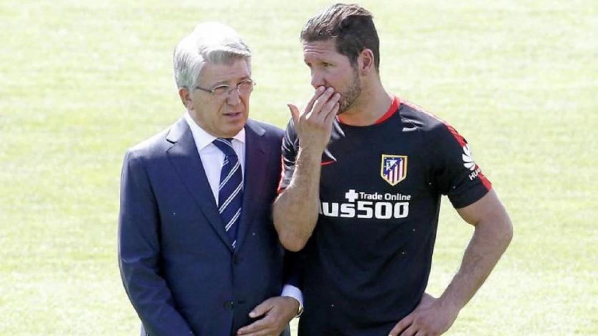 Enrique Cerezo y el Cholo Simeone dialogan. Foto: Marca