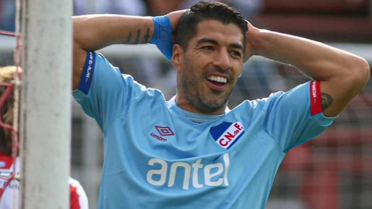 Luis Suárez se lamenta tras fallar una ocasión con Nacional. Foto: MARCA