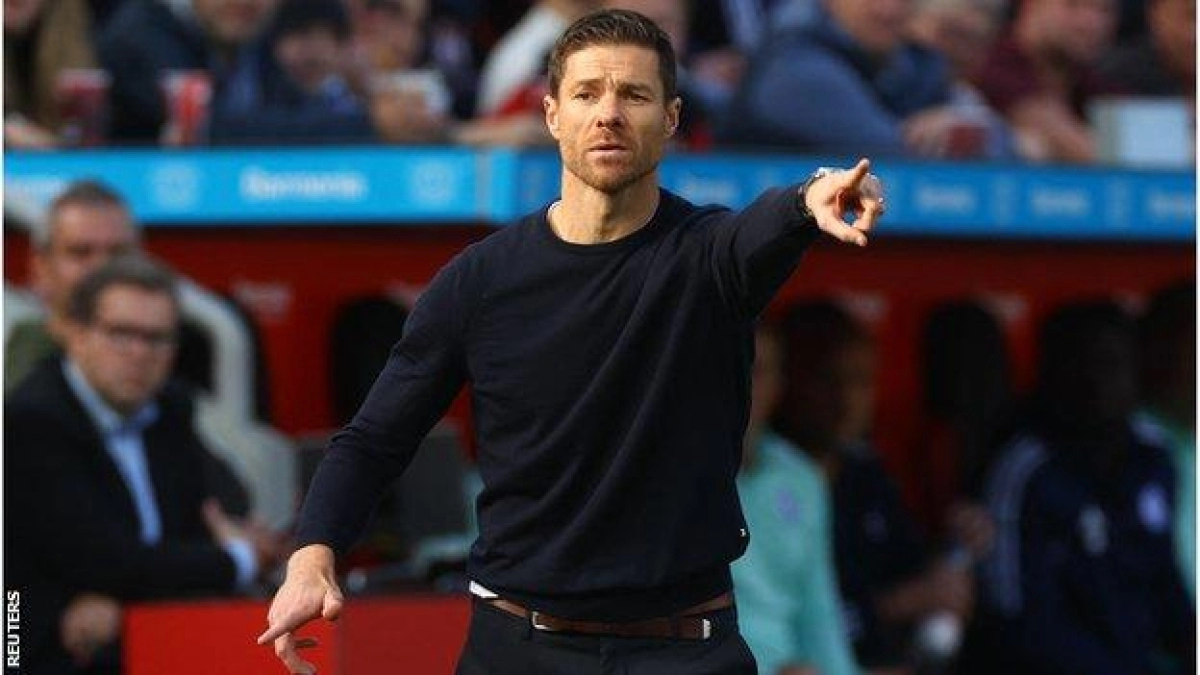 Gosens se le complica a Xabi Alonso / BBC.co.uk