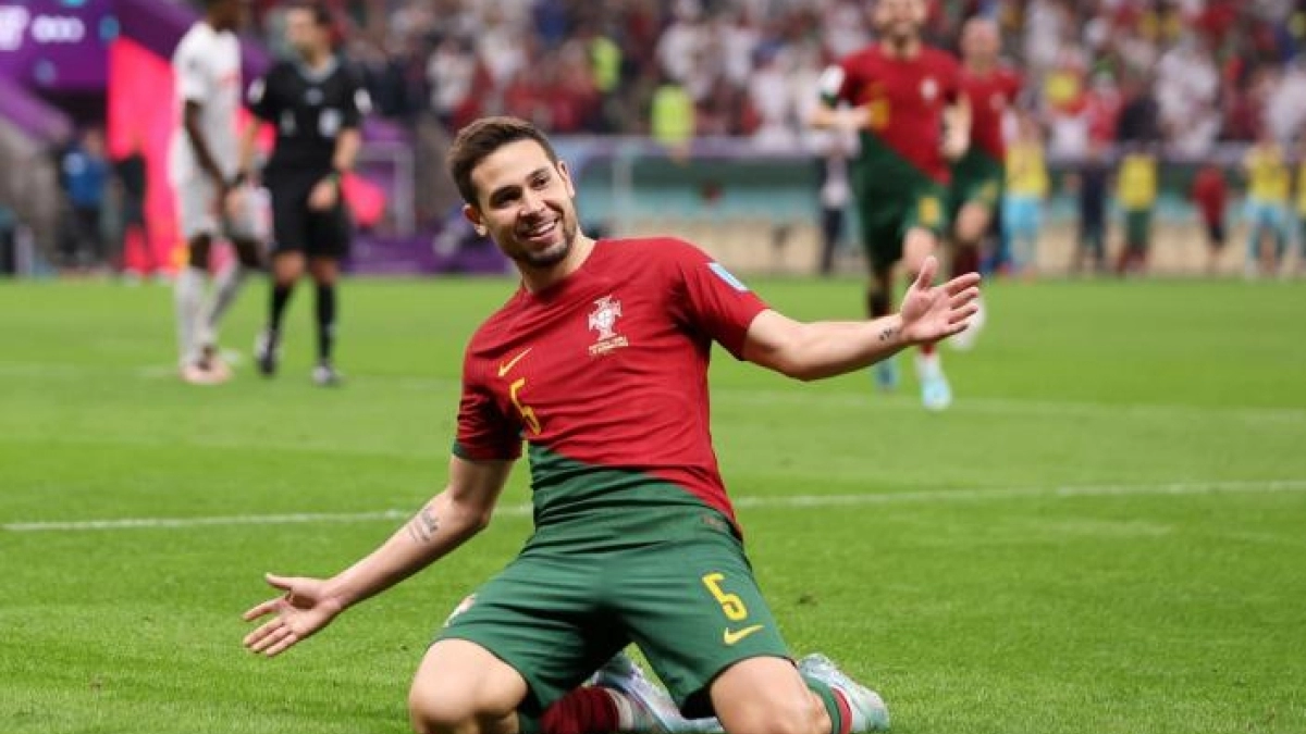 El Dortmund cierra el fichaje del reemplazante de Raphael Guerreiro