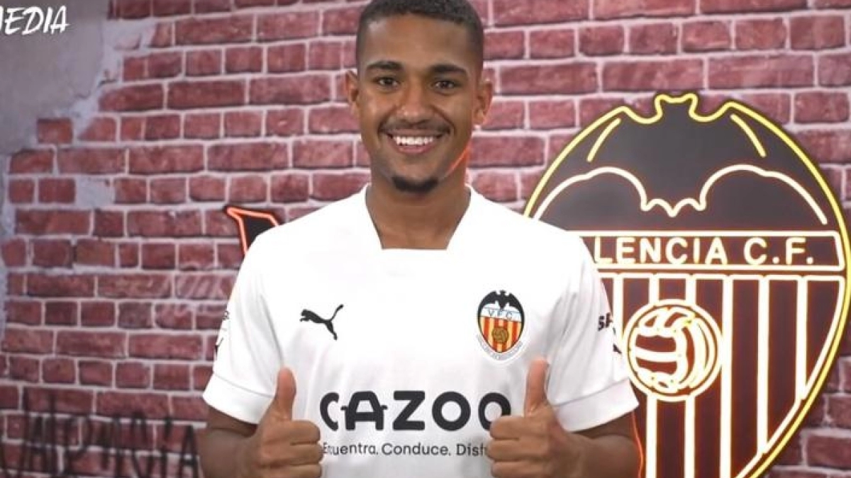 La opción a la que se agarra el Valencia para retener a Lino / VCFPlay.com