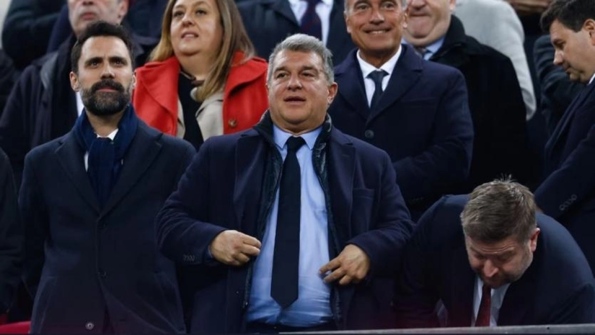 Laporta lo tiene claro: El FC Barcelona no fichará un mediocampista