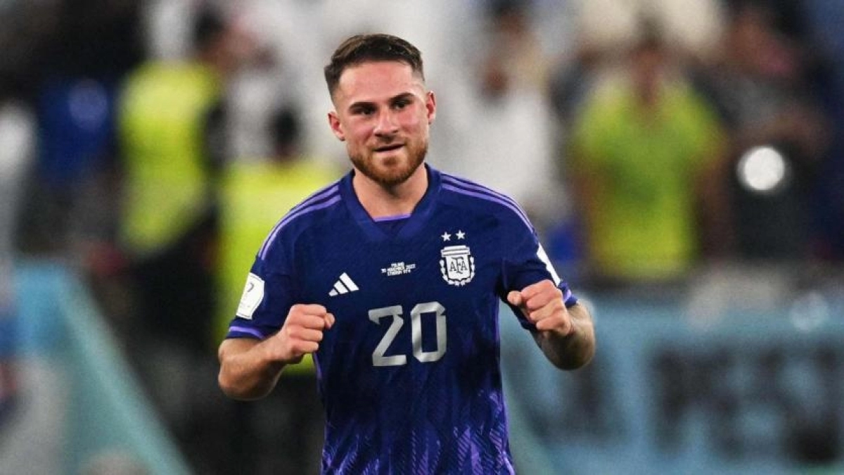 Los dos clubes que de la Premier que siguen a Mac Allister / Telam.com.ar