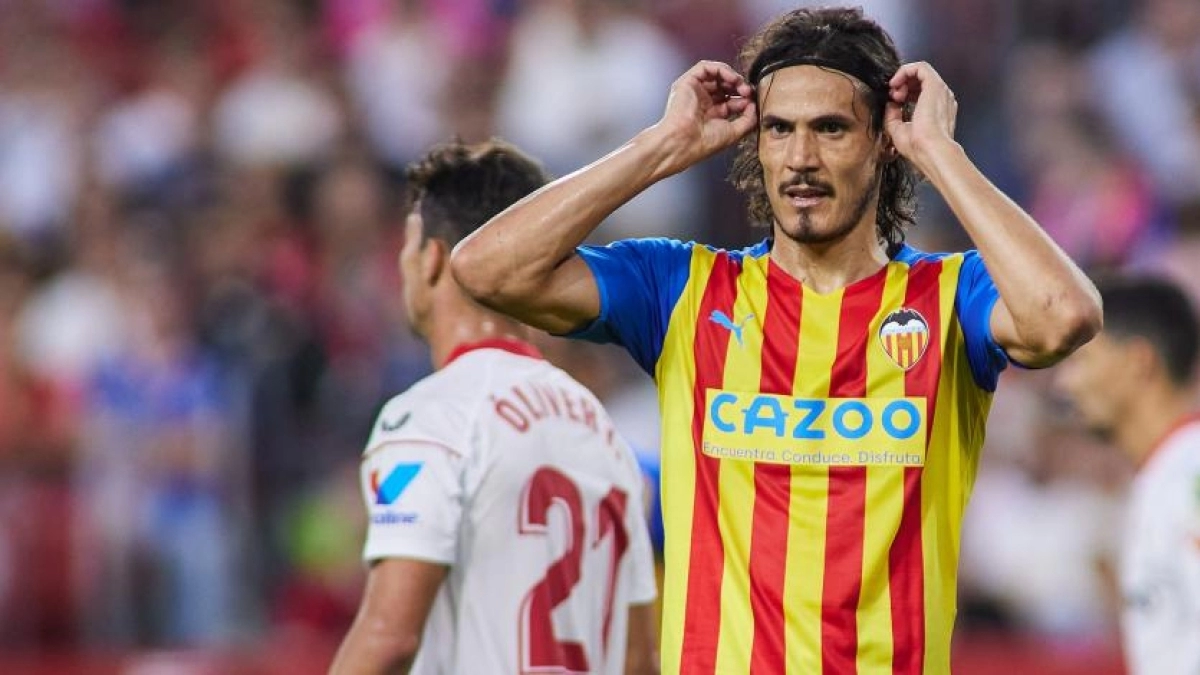 Más problemas para el Valencia, ahora Cavani / DAZN