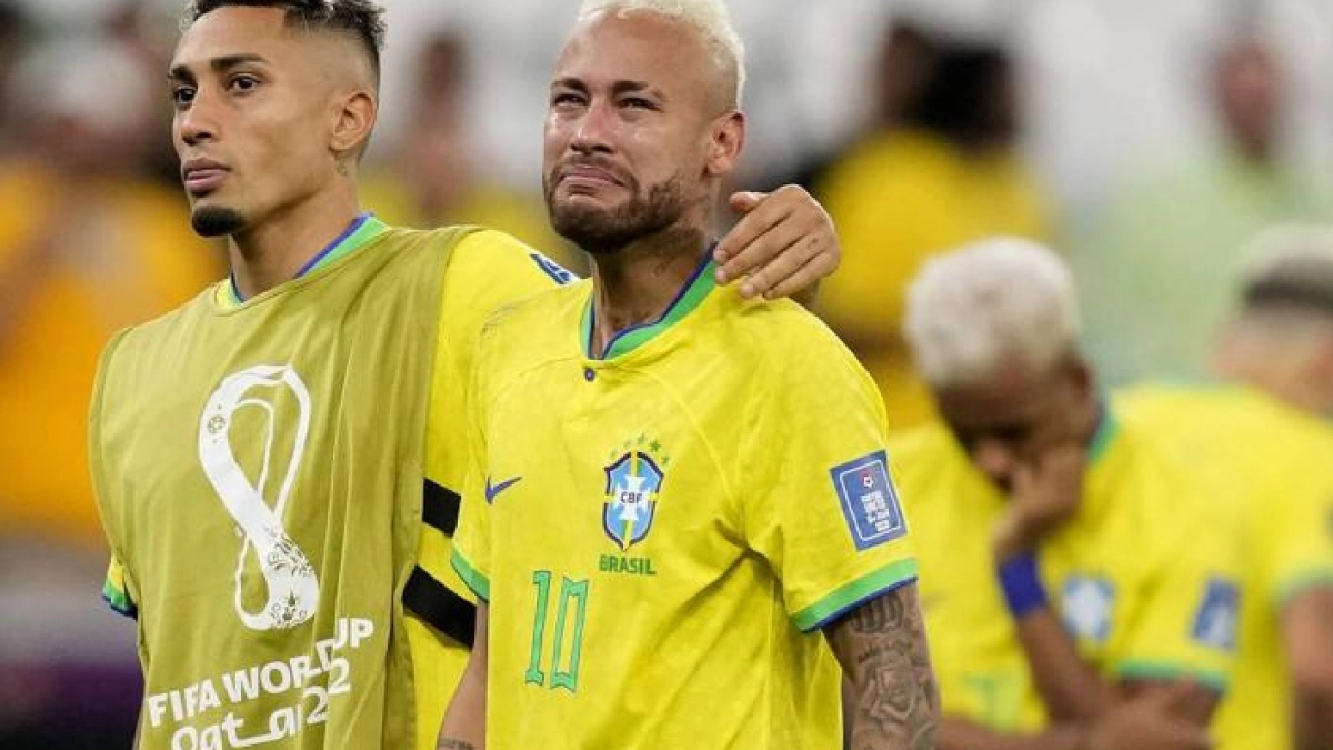 Neymar llora desconsolado tras caer eliminado en los cuartos de final de la Copa del Mundo. Foto: MARCA