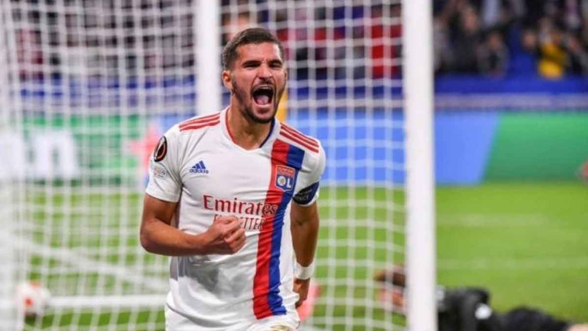 Houssem Aouar se debate entre Real Betis y AC Milan. Foto: BeSoccer