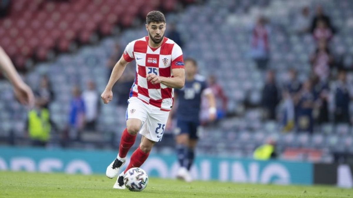 Josko Gvardiol tiene claro dónde quiere jugar. Foto: @HNS_CFF