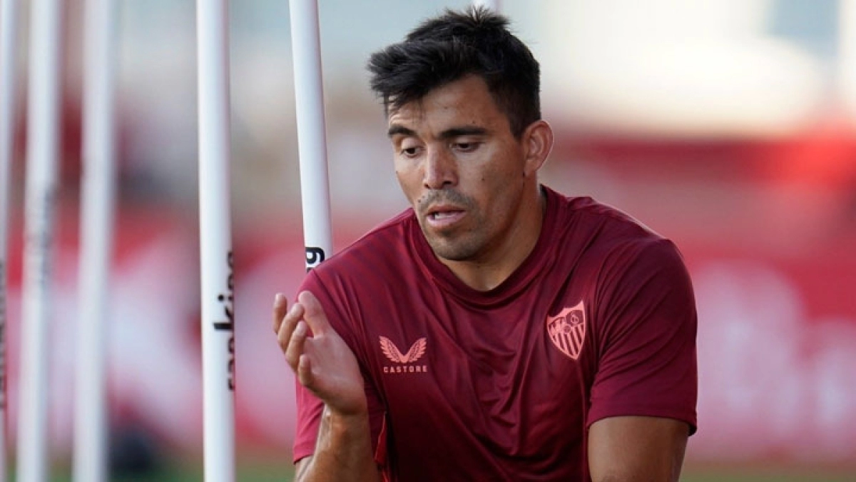La razón por la que Acuña no tiene minutos en el Sevilla - Foto: Orgullobiri.com