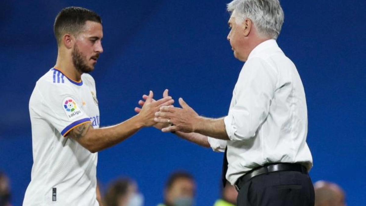 Eden Hazard y Carlo Ancelotti. Foto: Cadena SER