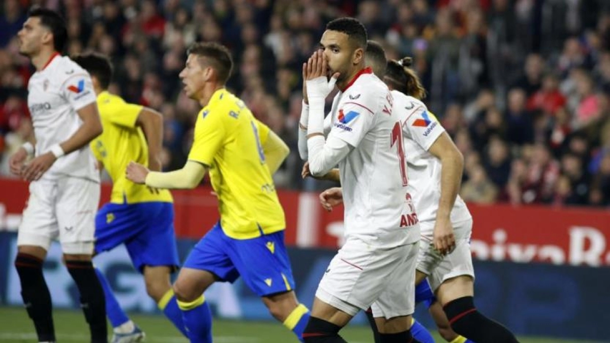 El Sevilla presiona a En-Nesyri para que se marche - Foto: ABC de Sevilla