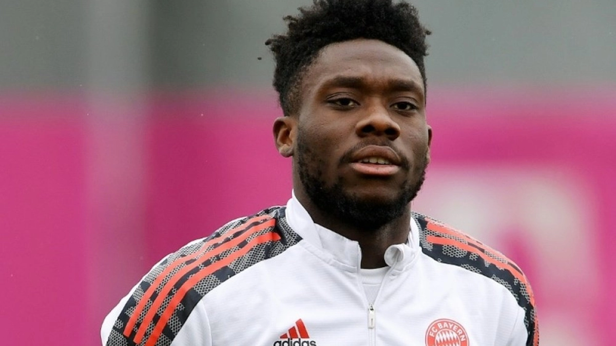 Al Real Madrid le sale competencia por Alphonso Davies / Besoccer.com