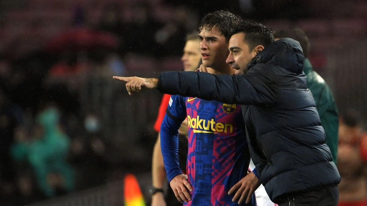 El lateral a coste cero que monitoriza el Barcelona en la Premier / Laopinión