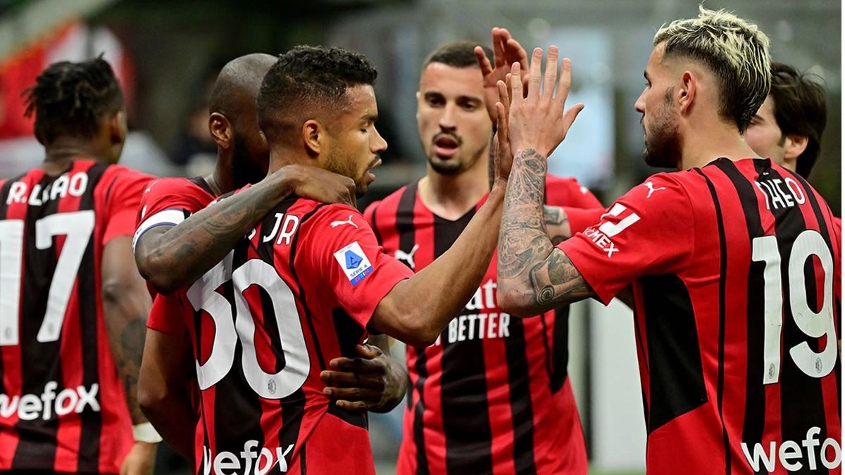 El AC Milan prepara 100 millones de euros para fichar en verano