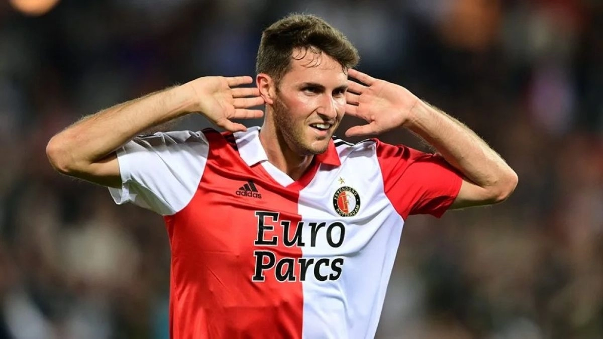 Duelo entre Betis y Sevilla por el fichaje de Santiago Giménez