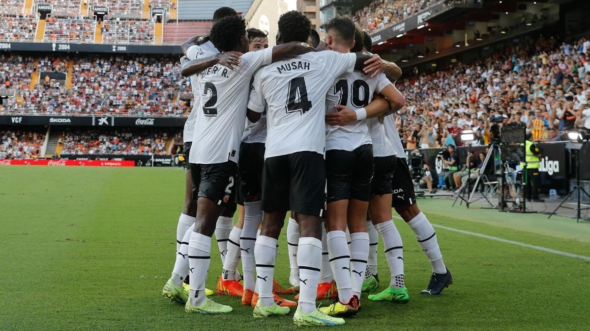 La joya del Valencia CF que despierta el interés de Benfica y Oporto