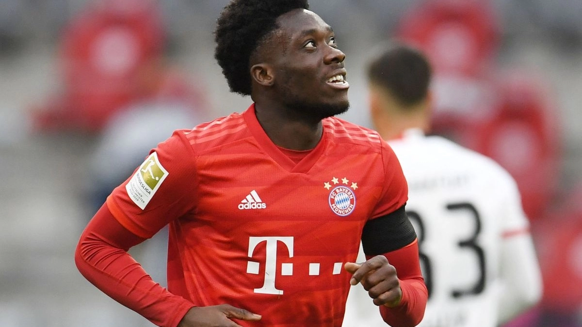 Alphonso Davies aún espera al Real Madrid / Elconfidencial.com