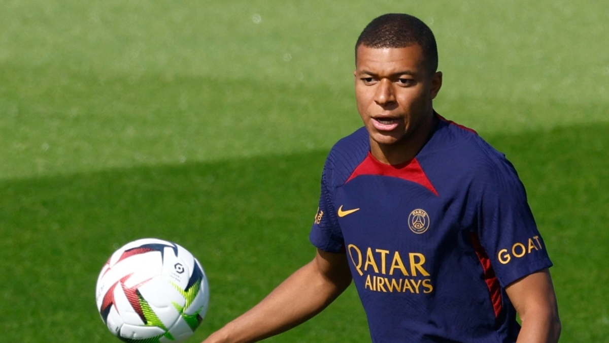 BOMBAZO: El PSG pone a Mbappé en el mercado de fichajes