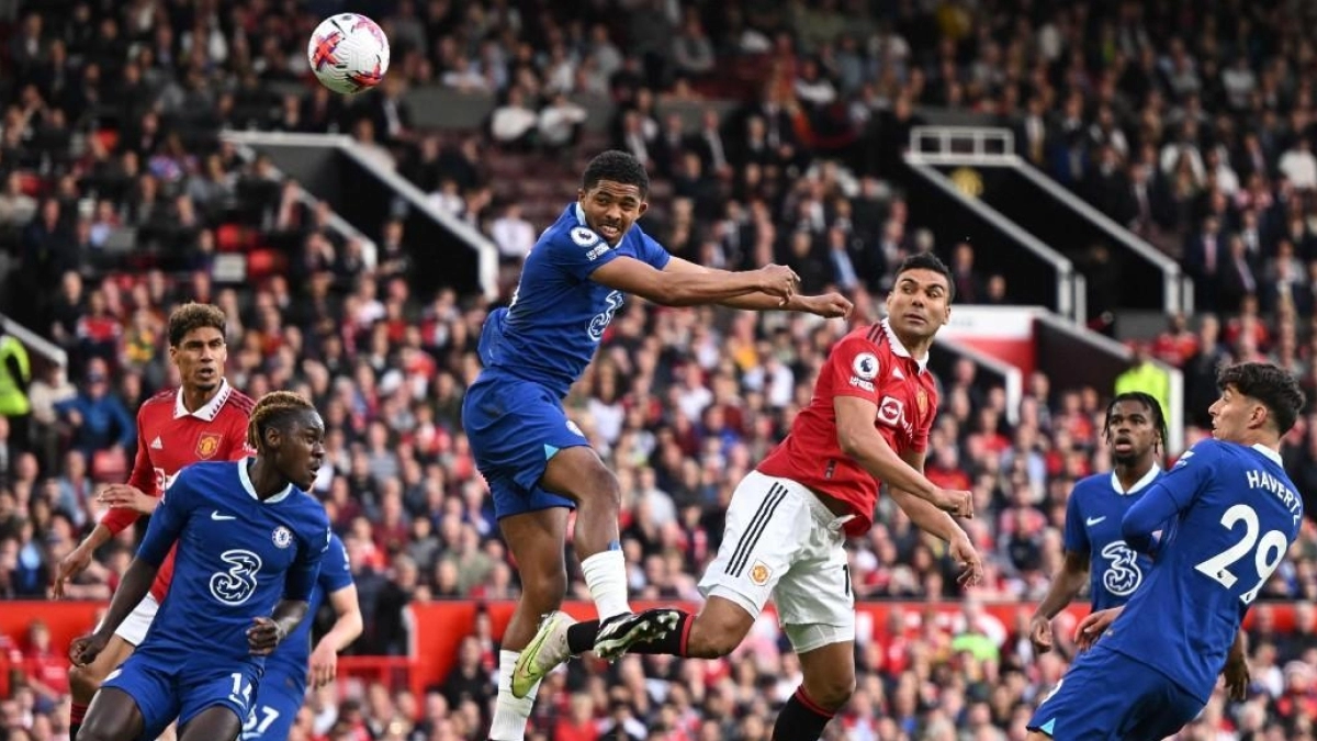 Chelsea y Manchester United en pugna por el fichaje de una estrella de la Serie A