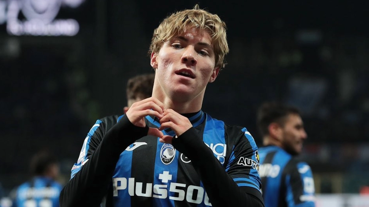 El Manchester United lanza su tercera oferta por Hojlund