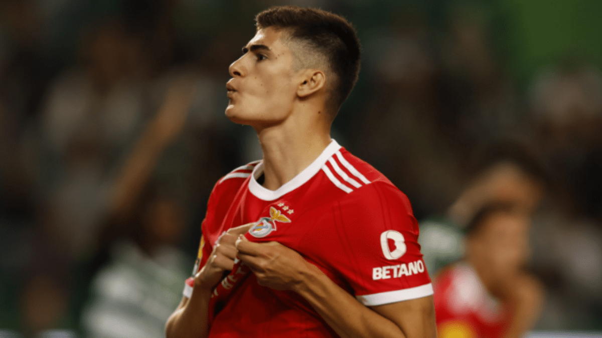 El Manchester United sigue de cerca la evolución de Antonio Silva