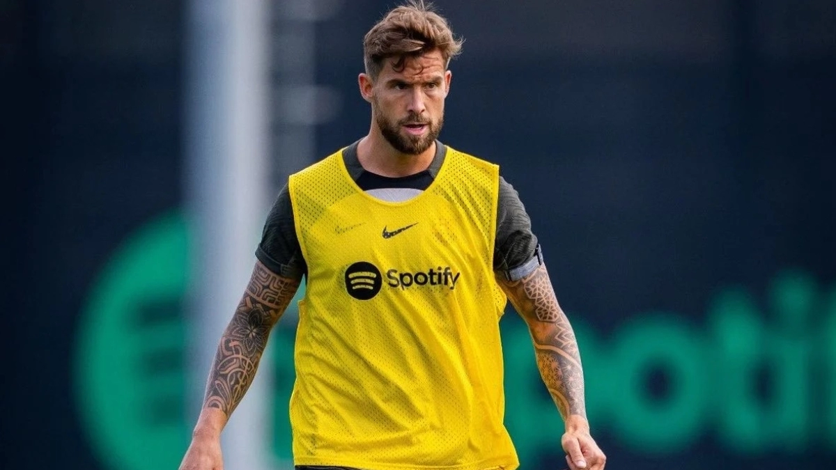 Íñigo Martínez llama a la puerta de Xavi / EstadioDeportivo