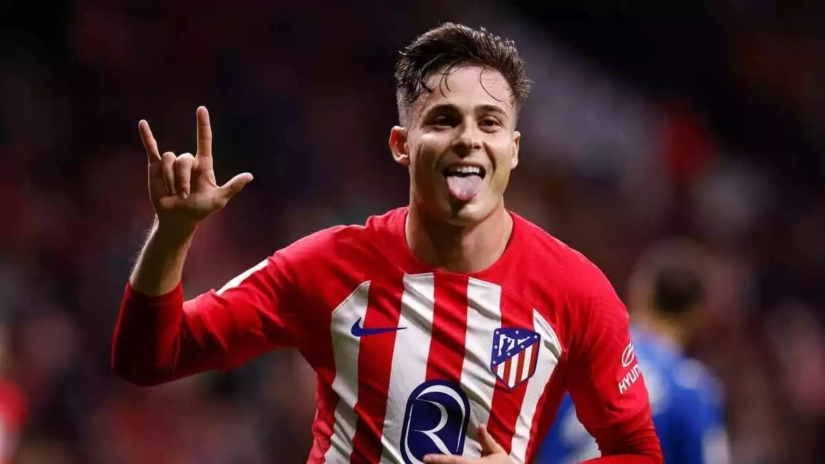 Simeone cambia por completo a Riquelme / Esto es Atleti