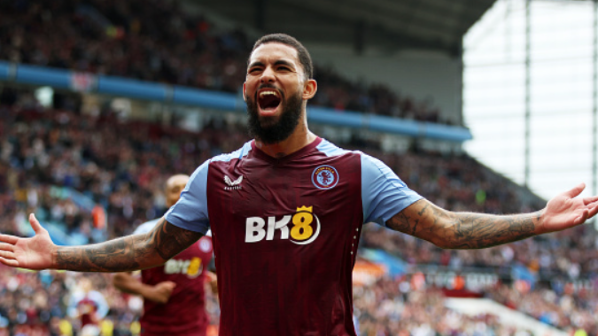 El Aston Villa trabaja en la renovación de Douglas Luiz