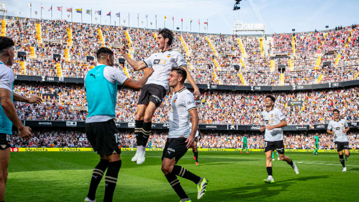 El Valencia se fija en un delantero de LaLiga para el mercado invernal
