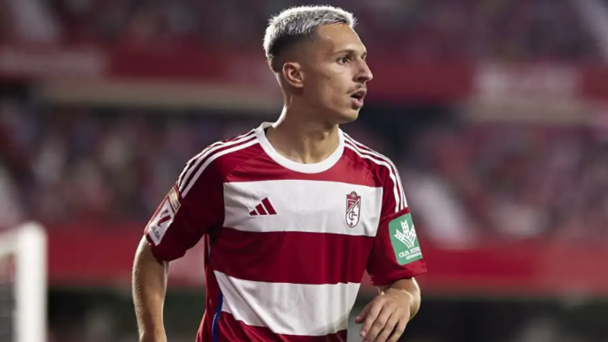 A pesar de los resultados adversos que ha enfrentado el Granada en esta temporada, Bryan Zaragoza ha brillado con luz propia. 