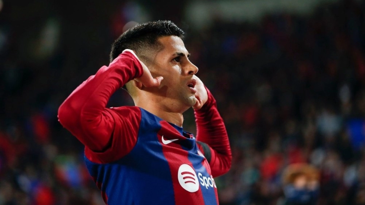 El Barcelona considera prioritario el fichaje de Cancelo / Besoccer.com