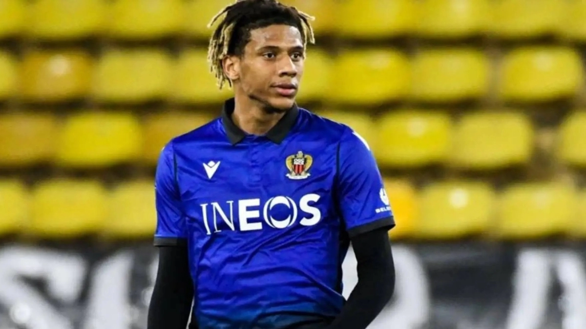 Todibo tiene un pie en la Premier League / Tribuna.com
