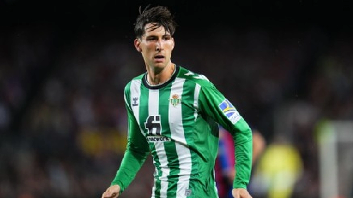 El Betis desvela los tres posibles destinos de Juan Miranda