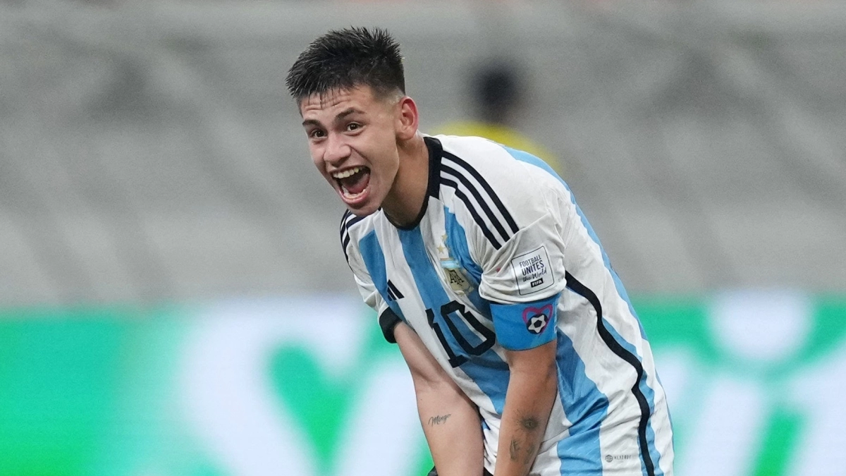 La razón por la que se cayó el fichaje de Claudio Echeverri por el FC Barcelona