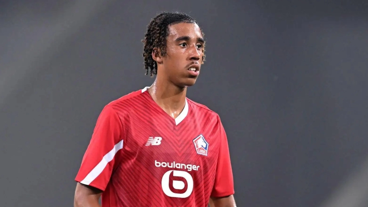 El Real Madrid encuentra competencia dura por Leny Yoro / Teamtalk.com