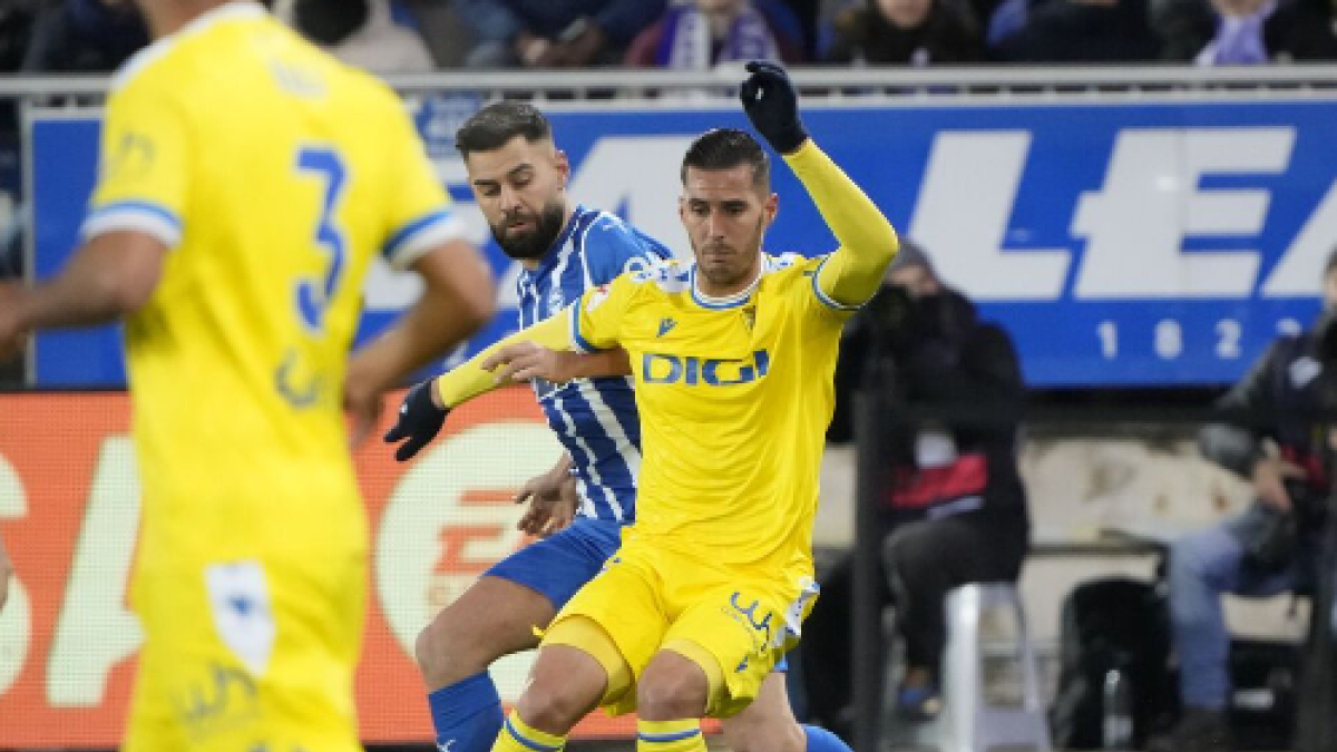 El Cádiz pesca en el Betis para reforzar su ofensiva